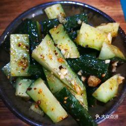 东北吃瓜拍视频,拍视频带你领略地道东北美食文化