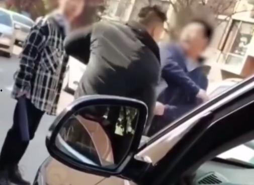 宝马女司机吃瓜视频,一场网络围观下的道德探讨
