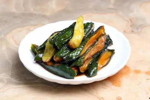 吃生腌瓜视频大全图片,传统美食的视觉盛宴