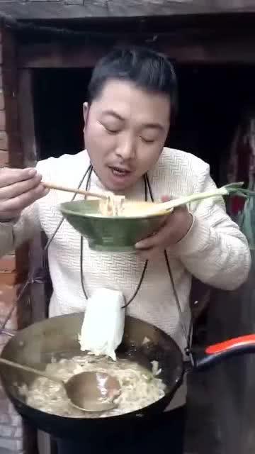 小胖涮锅老板娘吃瓜视频,揭秘火锅店幕后趣事