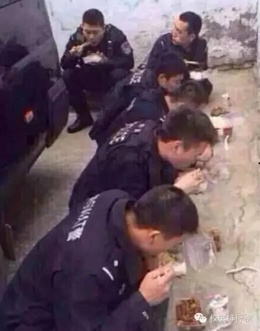 泰安警方吃瓜事件视频播放,视频曝光引发网友热议